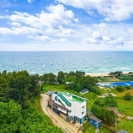 Gangneung Undukmaru Pension Екстериор снимка